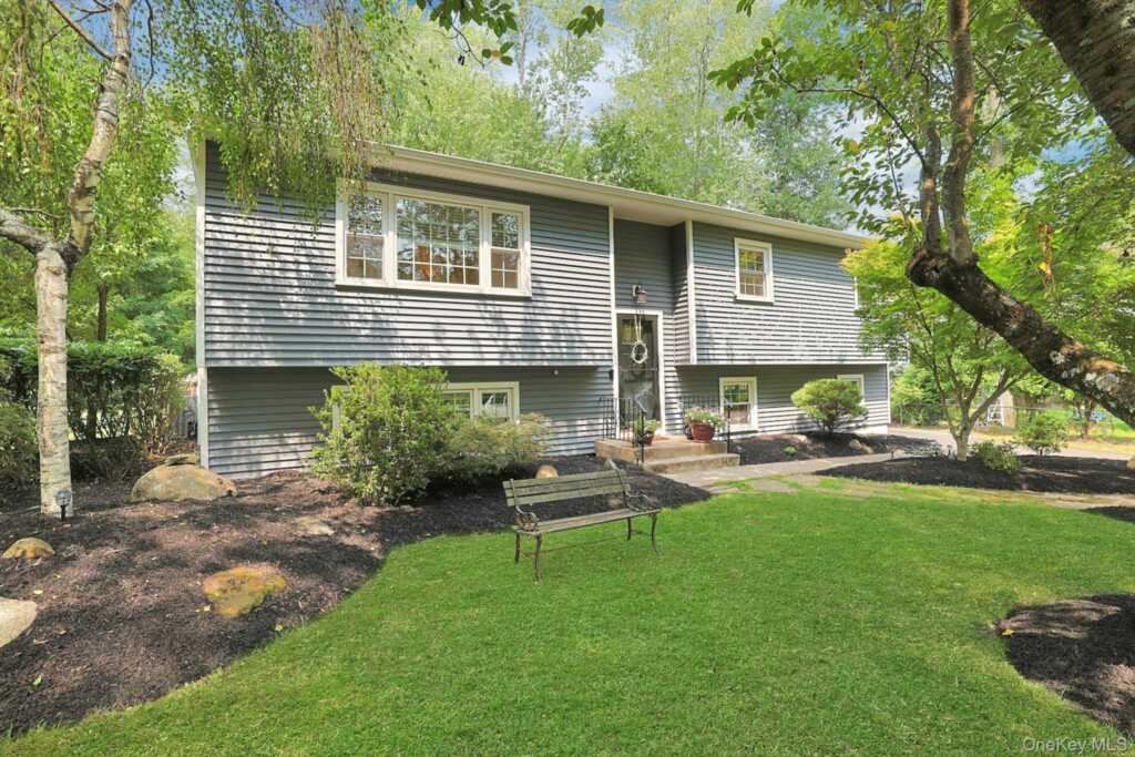 4 Flower Lane, Valley Cottage, NY 10989