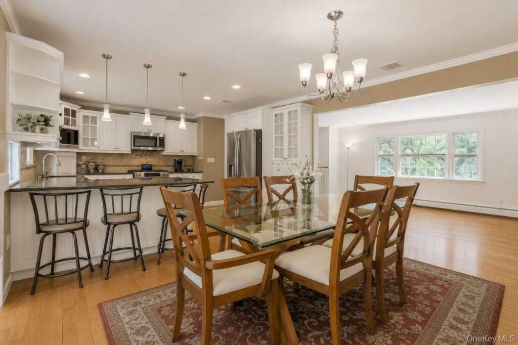 4 Flower Lane, Valley Cottage, NY 10989 - Photo 11 of 43