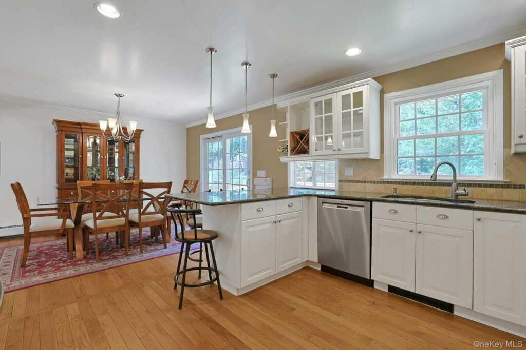4 Flower Lane, Valley Cottage, NY 10989 - Photo 15 of 43