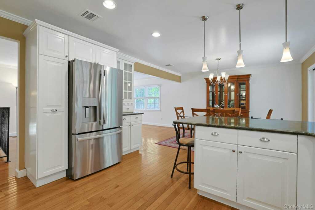 4 Flower Lane, Valley Cottage, NY 10989 - Photo 16 of 43