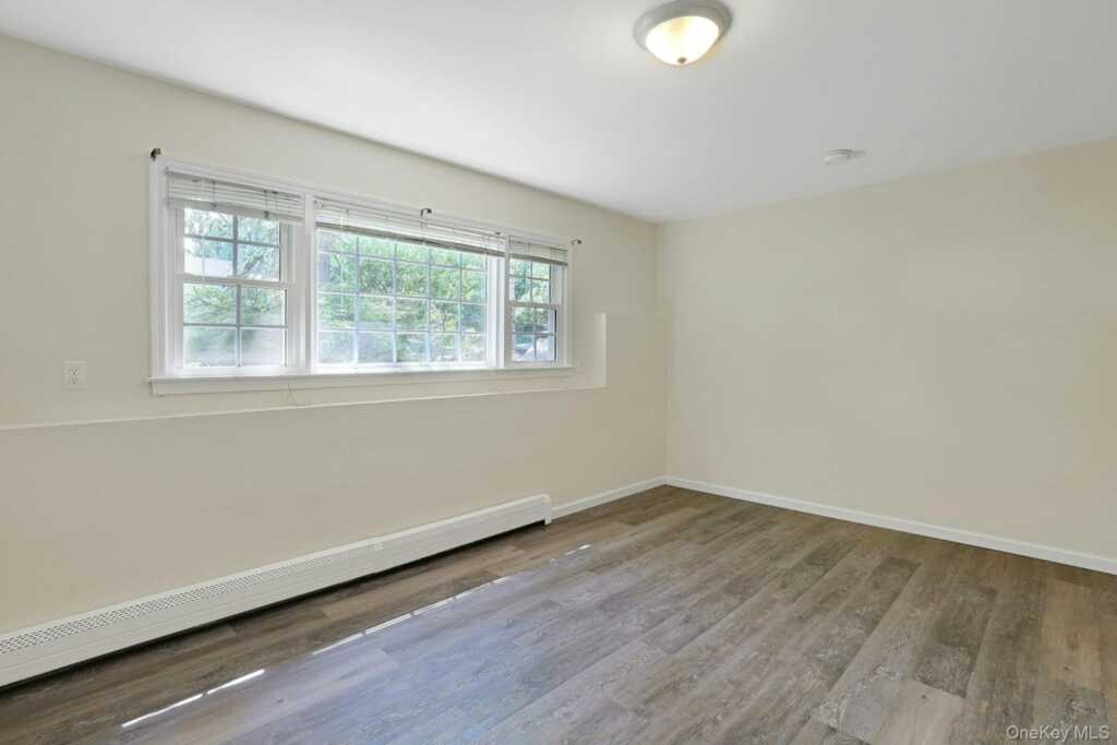 4 Flower Lane, Valley Cottage, NY 10989 - Photo 27 of 43