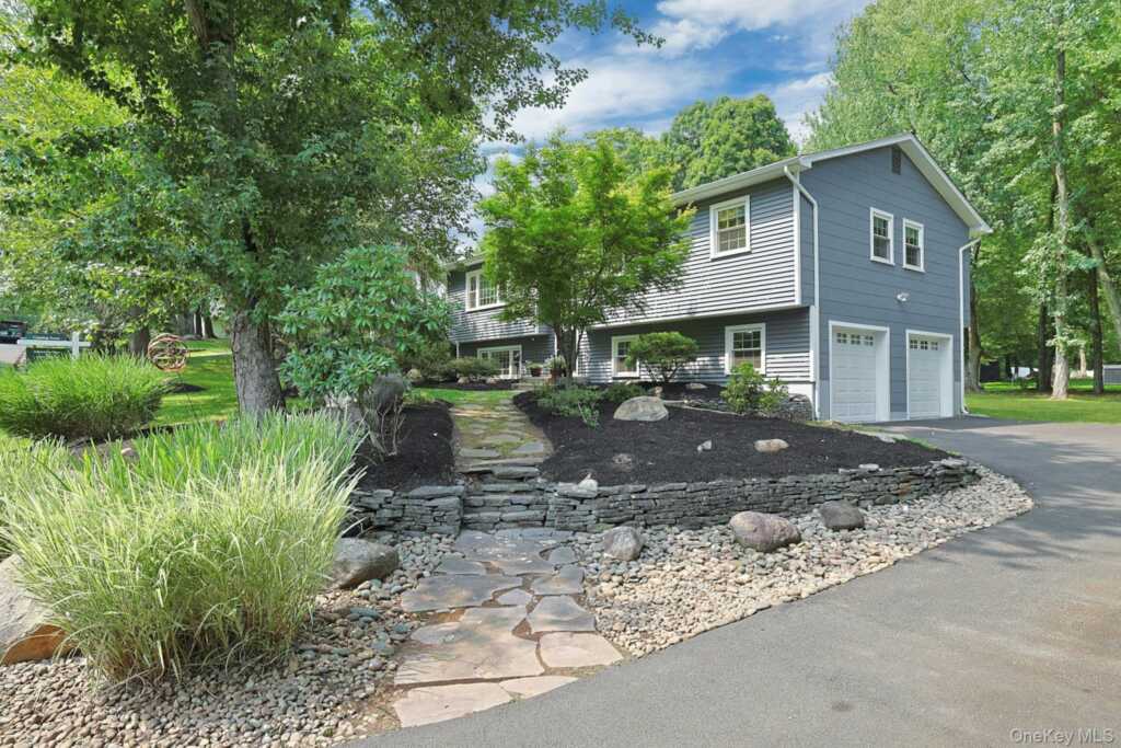 4 Flower Lane, Valley Cottage, NY 10989 - Photo 3 of 43