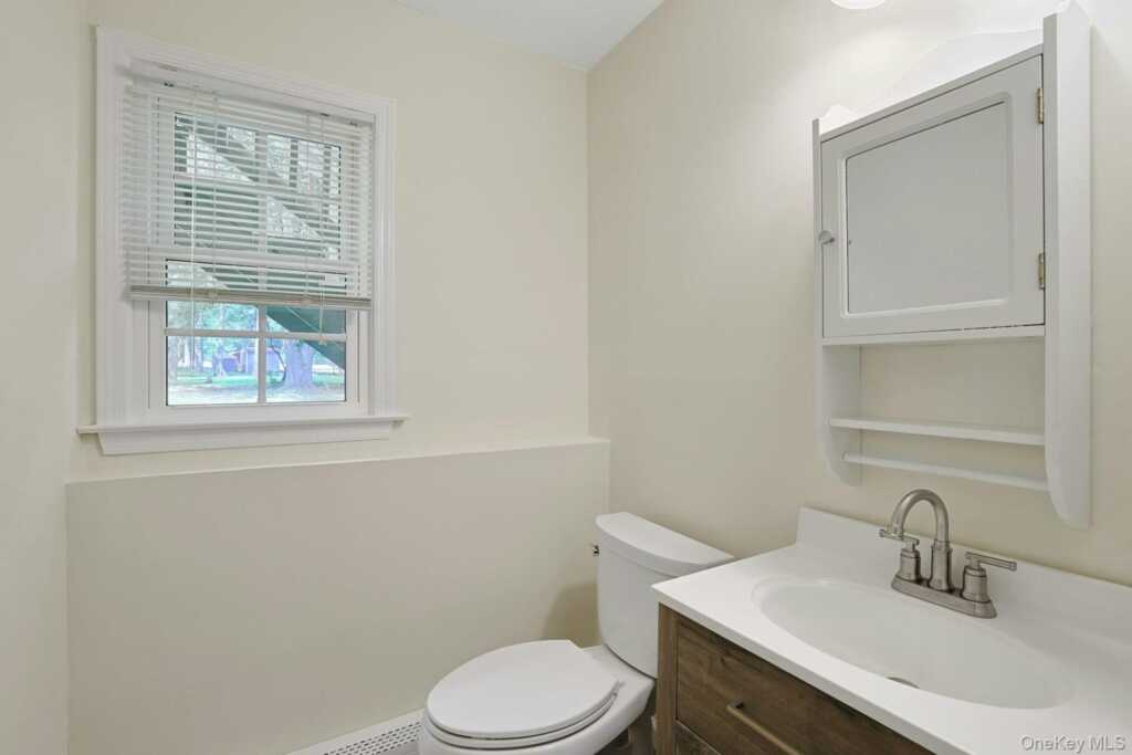 4 Flower Lane, Valley Cottage, NY 10989 - Photo 30 of 43