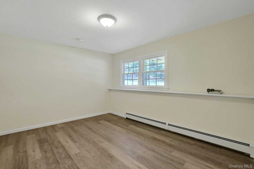 4 Flower Lane, Valley Cottage, NY 10989 - Photo 31 of 43