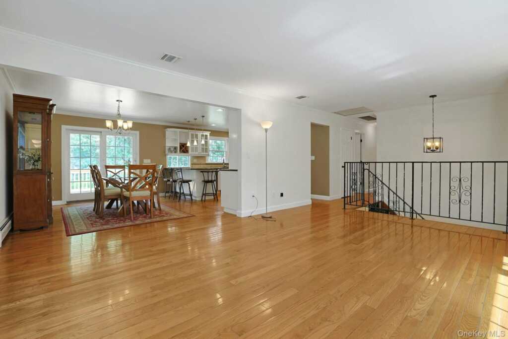 4 Flower Lane, Valley Cottage, NY 10989 - Photo 6 of 43