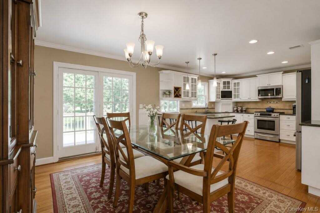 4 Flower Lane, Valley Cottage, NY 10989 - Photo 9 of 43