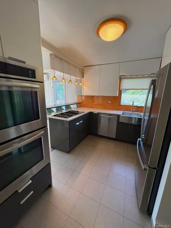1 Dale Street, Rye, NY 10580 - Photo 4 of 28