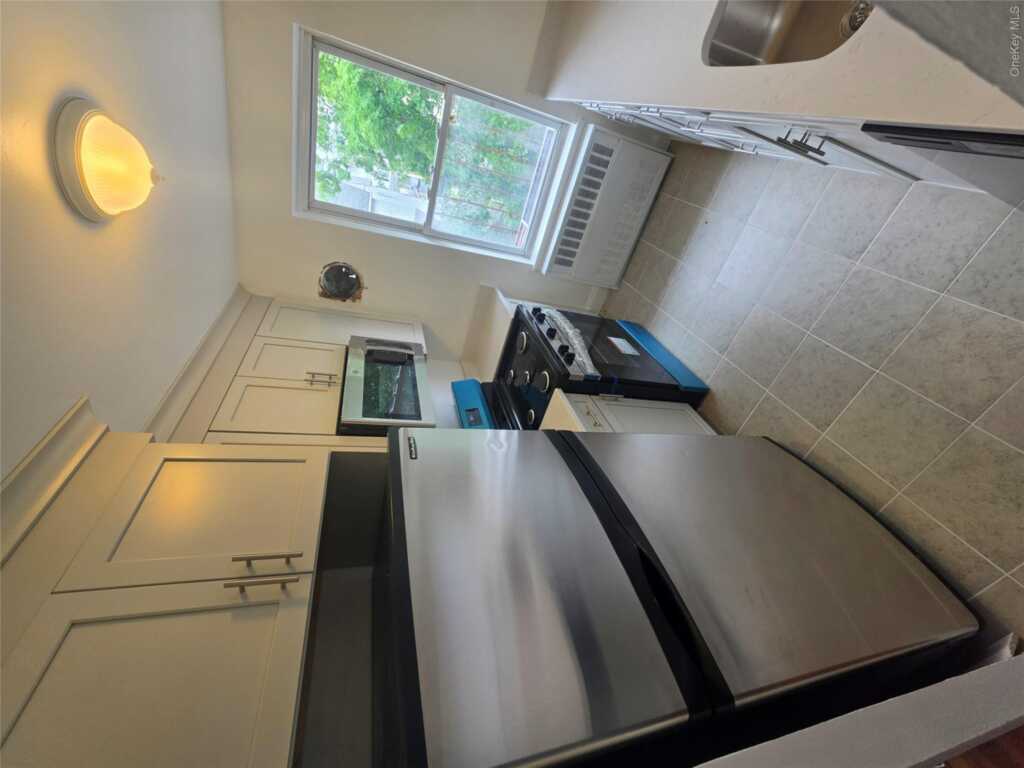 160 centre, Unit #3l, New Rochelle, NY 10801