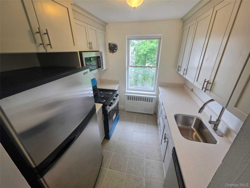 160 centre, Unit #3l, New Rochelle, NY 10801 - Photo 4 of 18