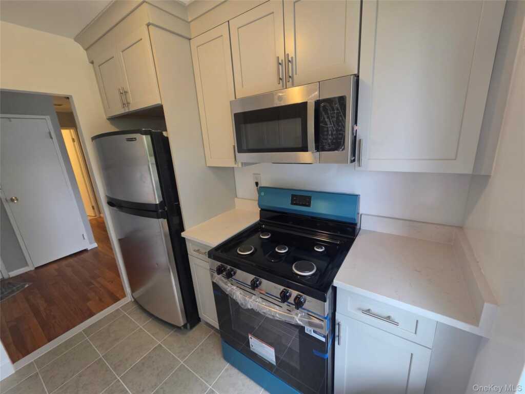 160 centre, Unit #3l, New Rochelle, NY 10801 - Photo 6 of 18