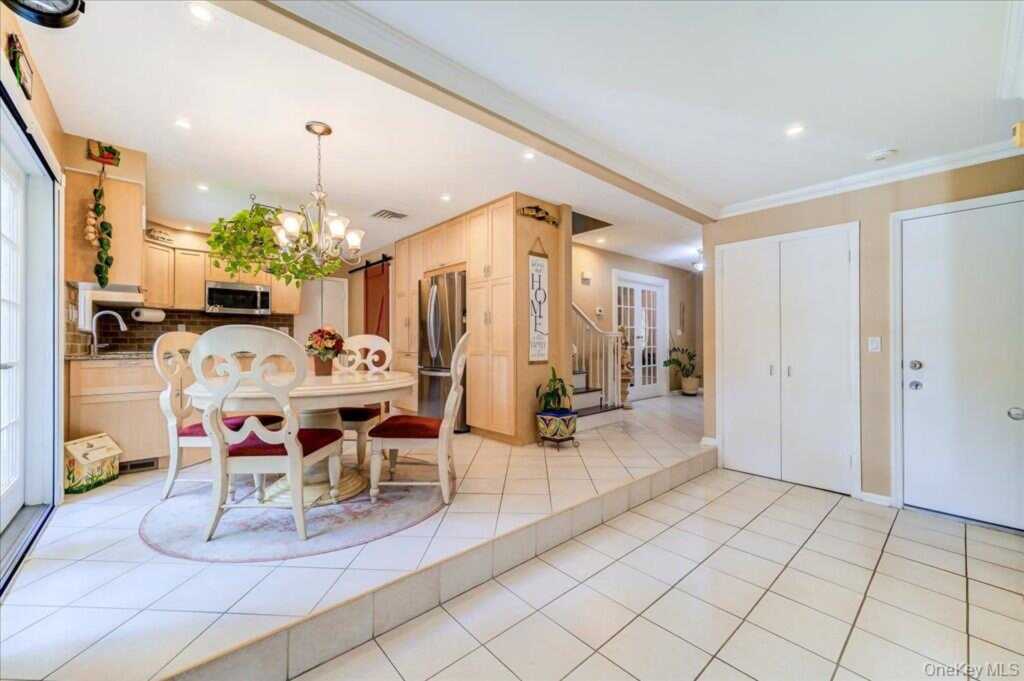 22 Concord Drive, New City, NY 10956 - Photo 5 of 33