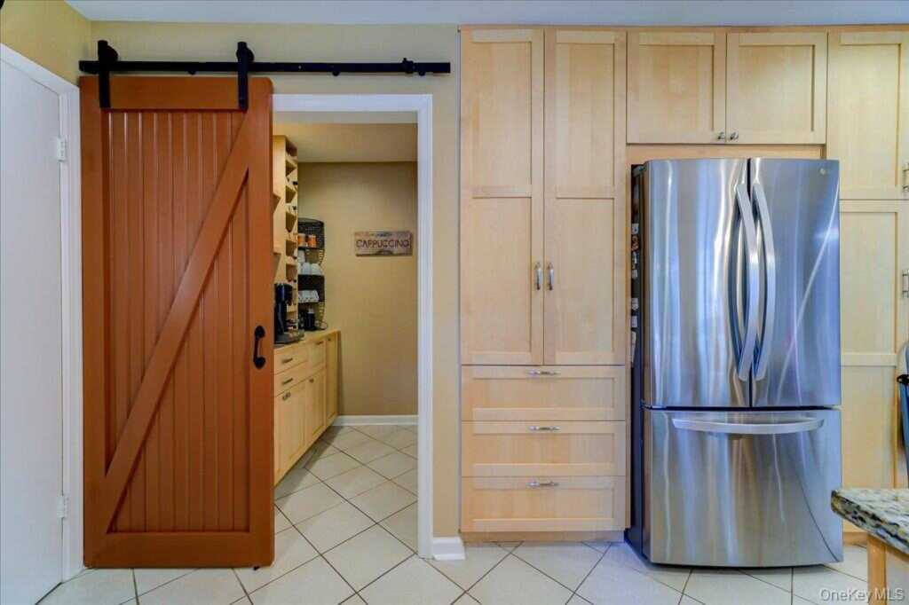22 Concord Drive, New City, NY 10956 - Photo 7 of 33
