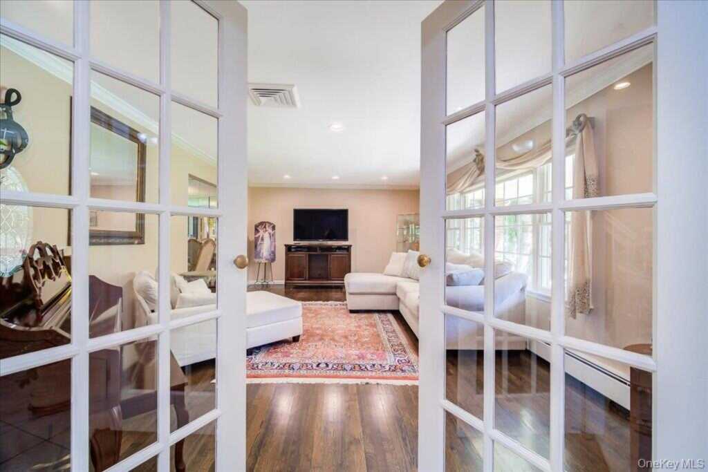 22 Concord Drive, New City, NY 10956 - Photo 8 of 33