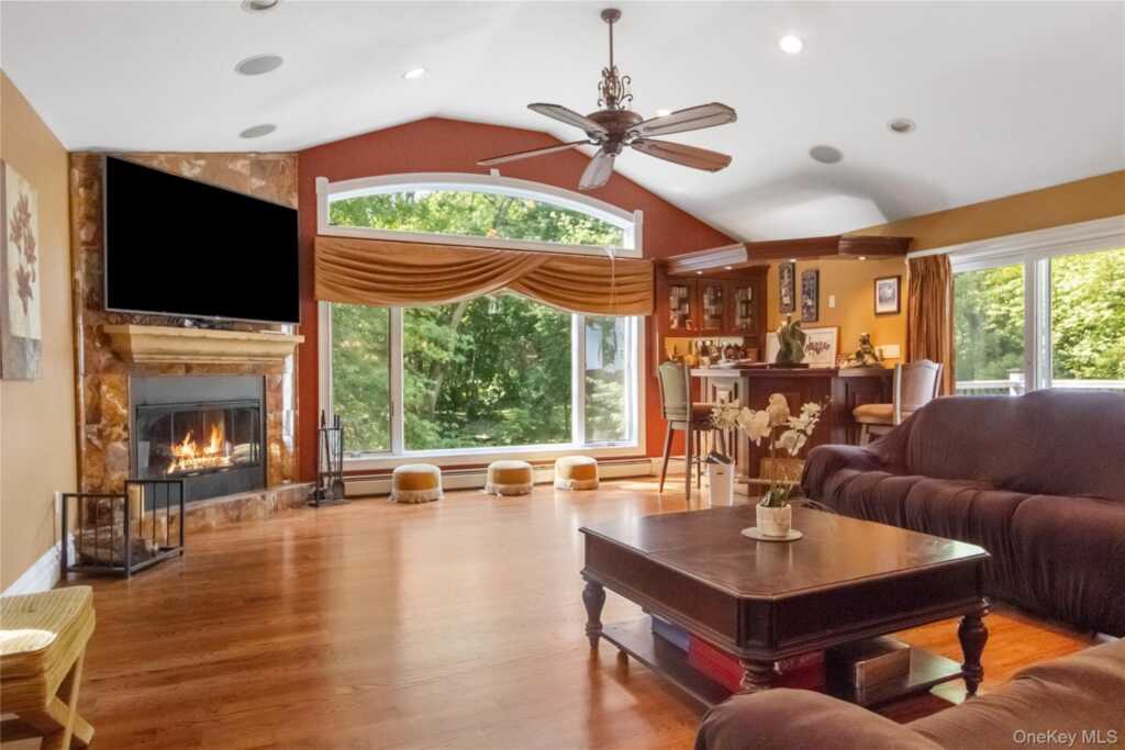 270 Bardonia Road, Nanuet, NY 10954 - Photo 10 of 46