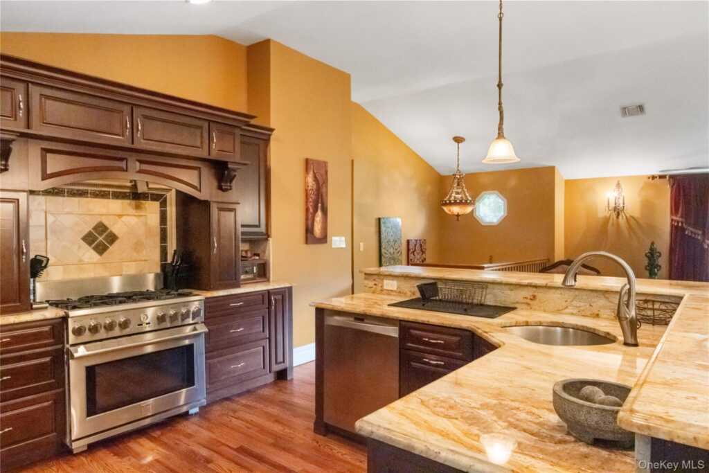 270 Bardonia Road, Nanuet, NY 10954 - Photo 15 of 46