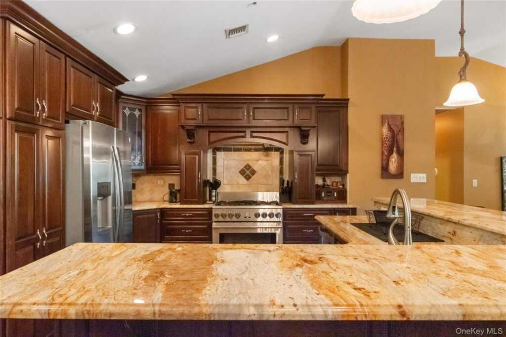 270 Bardonia Road, Nanuet, NY 10954 - Photo 16 of 46