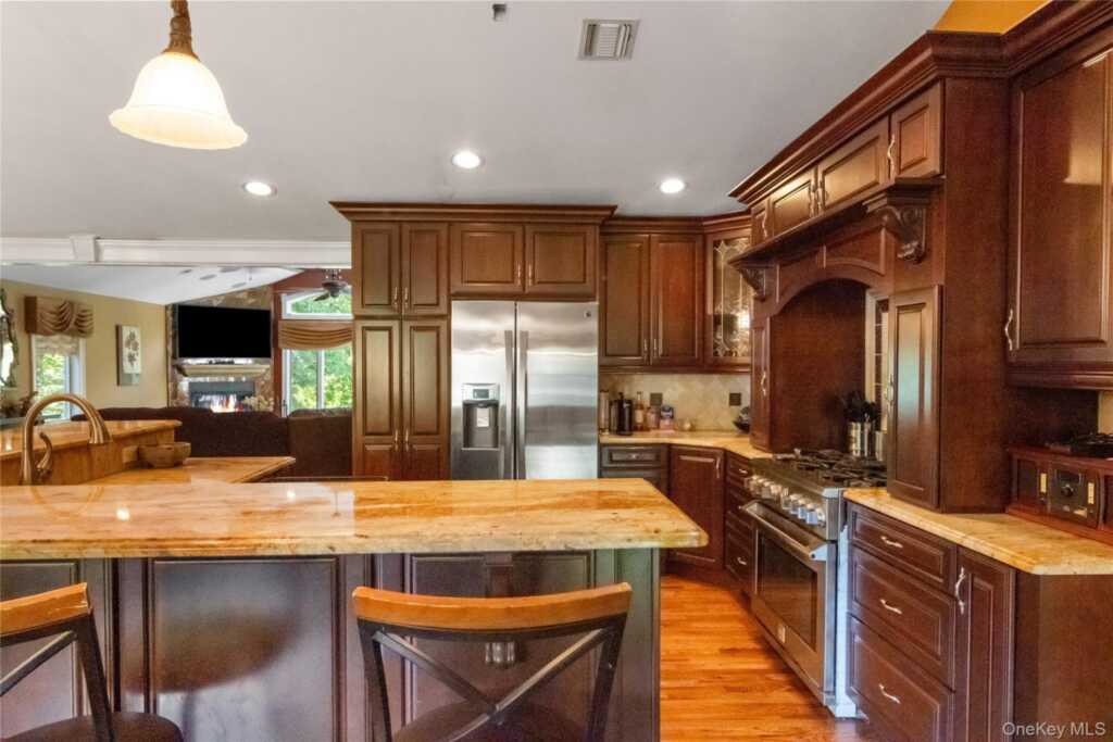 270 Bardonia Road, Nanuet, NY 10954 - Photo 17 of 46