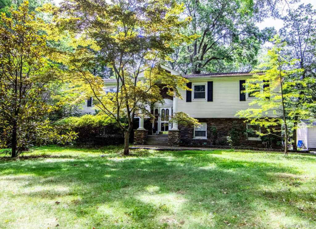 270 Bardonia Road, Nanuet, NY 10954 - Photo 2 of 46