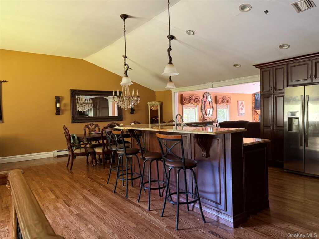 270 Bardonia Road, Nanuet, NY 10954 - Photo 5 of 46