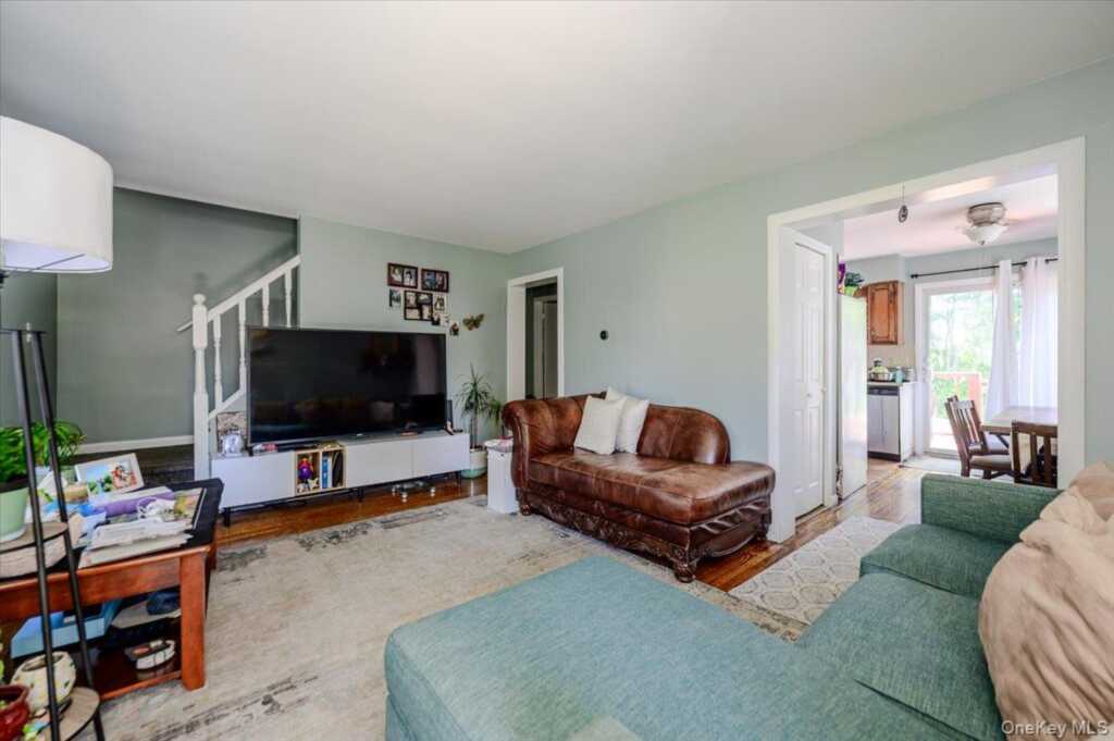 6 Angelo Place, Rye, NY 10573 - Photo 2 of 26