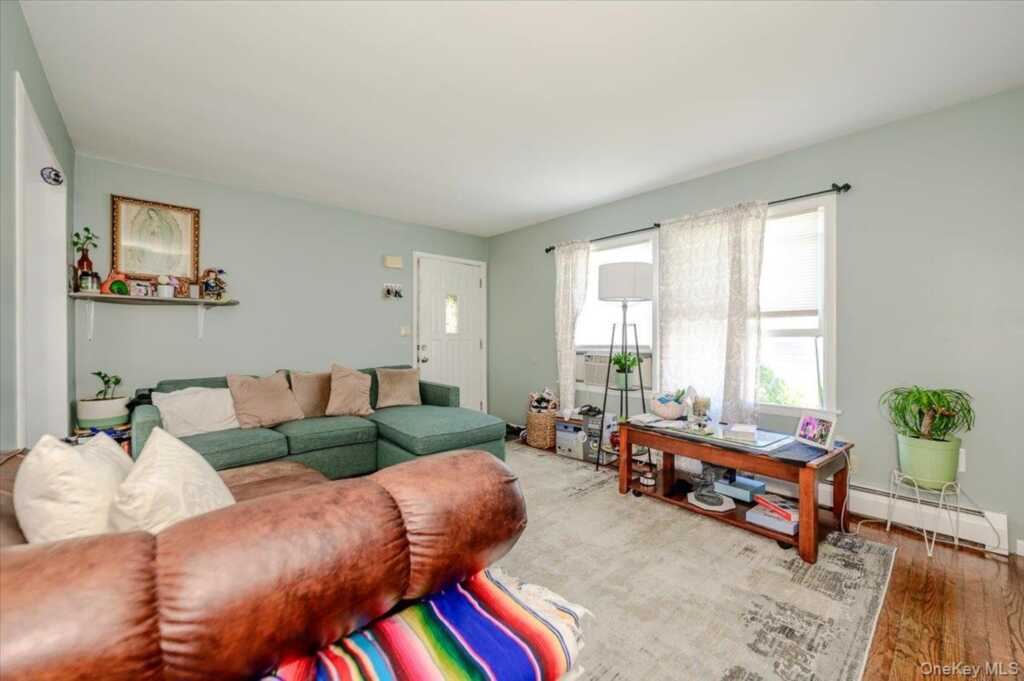 6 Angelo Place, Rye, NY 10573 - Photo 3 of 26