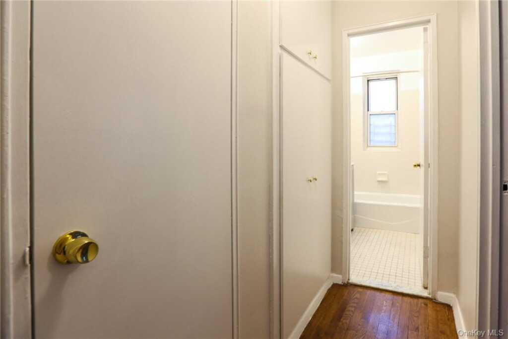 730 Pelham Road, Unit #2D, New Rochelle, NY 10805 - Photo 12 of 21