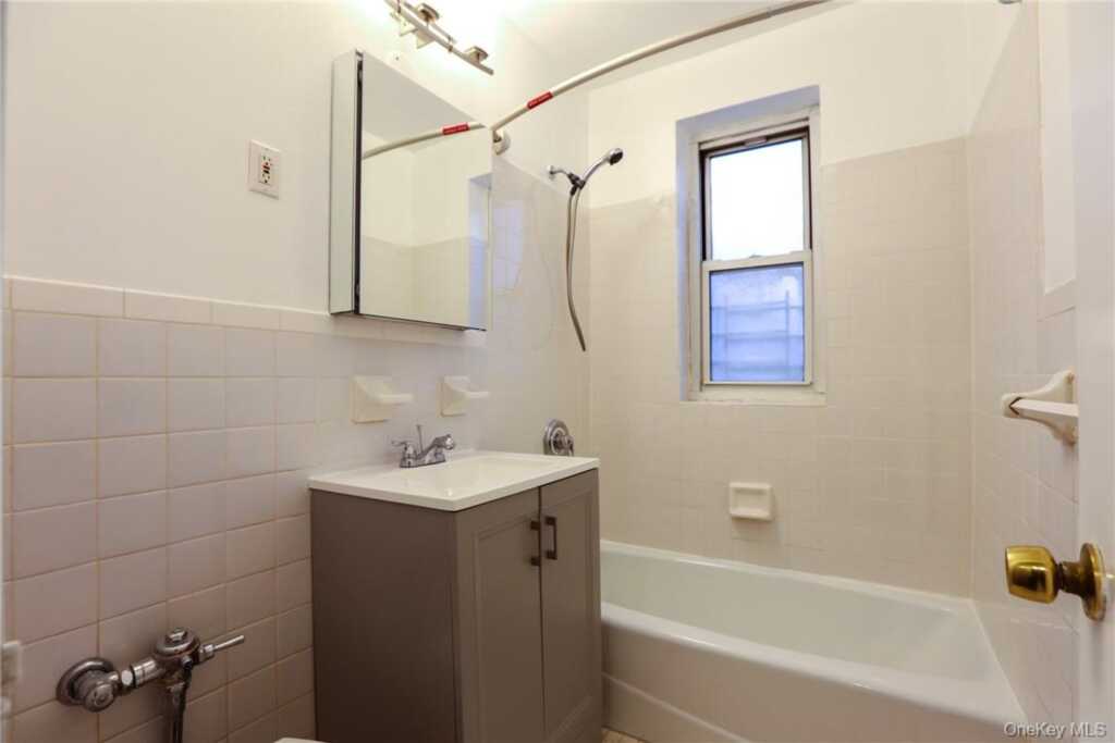 730 Pelham Road, Unit #2D, New Rochelle, NY 10805 - Photo 13 of 21