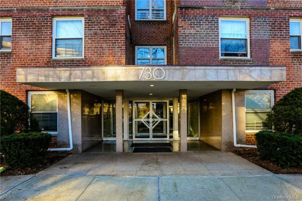 730 Pelham Road, Unit #2D, New Rochelle, NY 10805 - Photo 3 of 21
