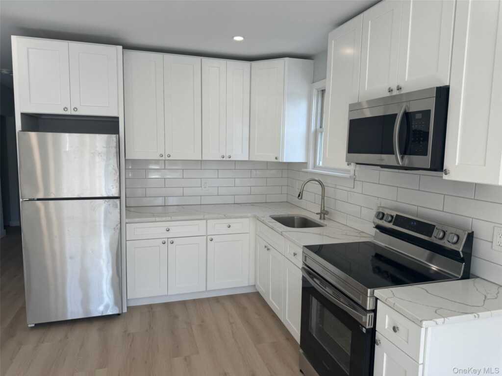 34 Bush Avenue, Unit #2R, Rye, NY 10573 - Photo 3 of 12