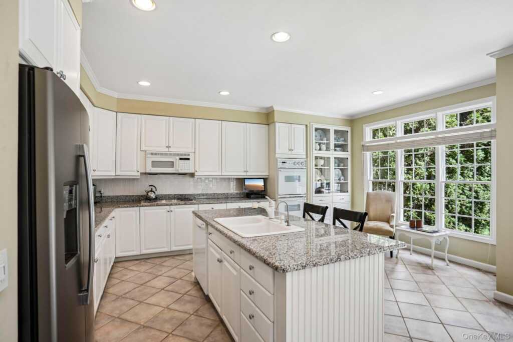 15 Doral Greens Drive, Rye, NY 10573 - Photo 10 of 39