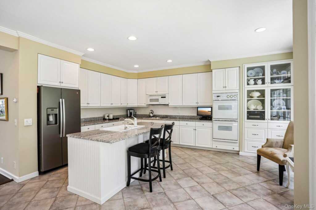 15 Doral Greens Drive, Rye, NY 10573 - Photo 11 of 39