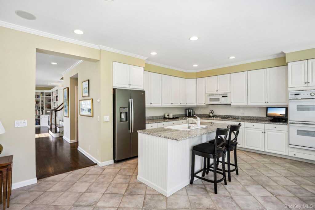 15 Doral Greens Drive, Rye, NY 10573 - Photo 12 of 39