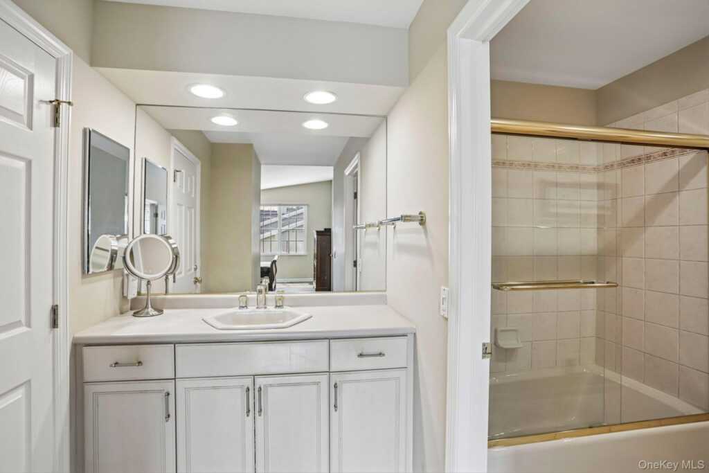 15 Doral Greens Drive, Rye, NY 10573 - Photo 27 of 39