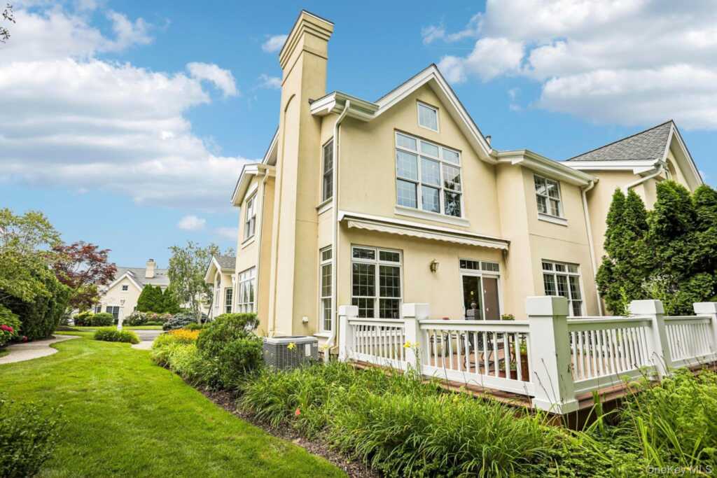 15 Doral Greens Drive, Rye, NY 10573 - Photo 31 of 39