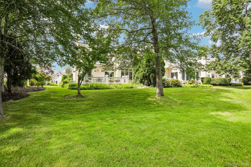 15 Doral Greens Drive, Rye, NY 10573 - Photo 32 of 39