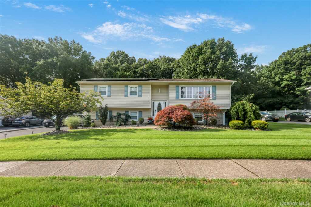 34 Strathmore Drive, New City, NY 10956 - Photo 2 of 47