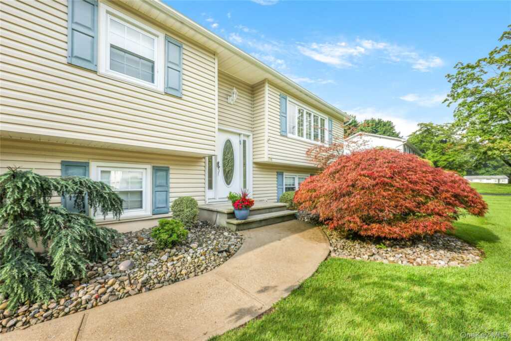 34 Strathmore Drive, New City, NY 10956 - Photo 3 of 47
