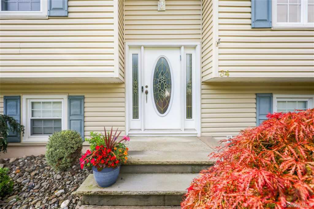 34 Strathmore Drive, New City, NY 10956 - Photo 4 of 47