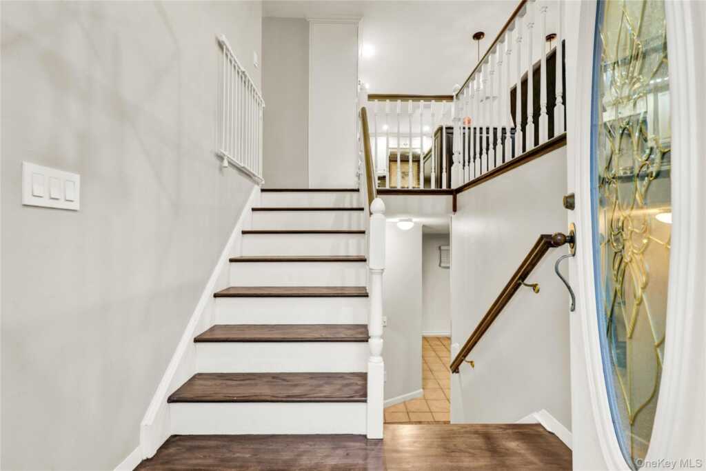 34 Strathmore Drive, New City, NY 10956 - Photo 5 of 47