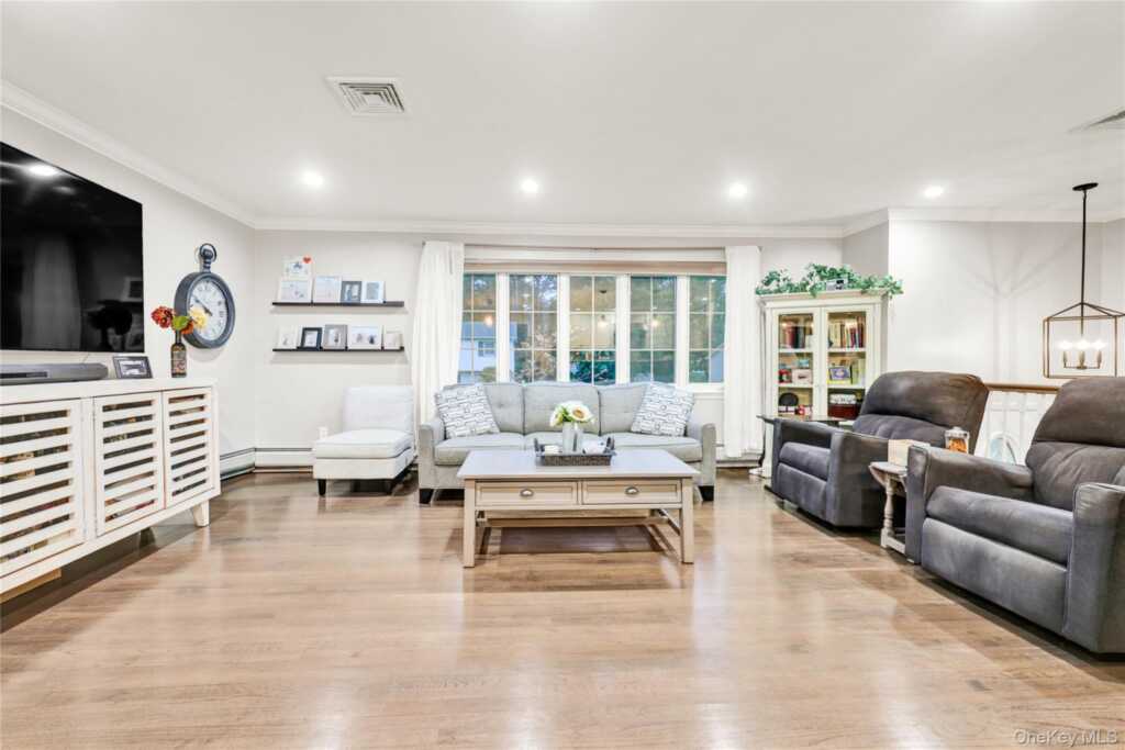 34 Strathmore Drive, New City, NY 10956 - Photo 7 of 47