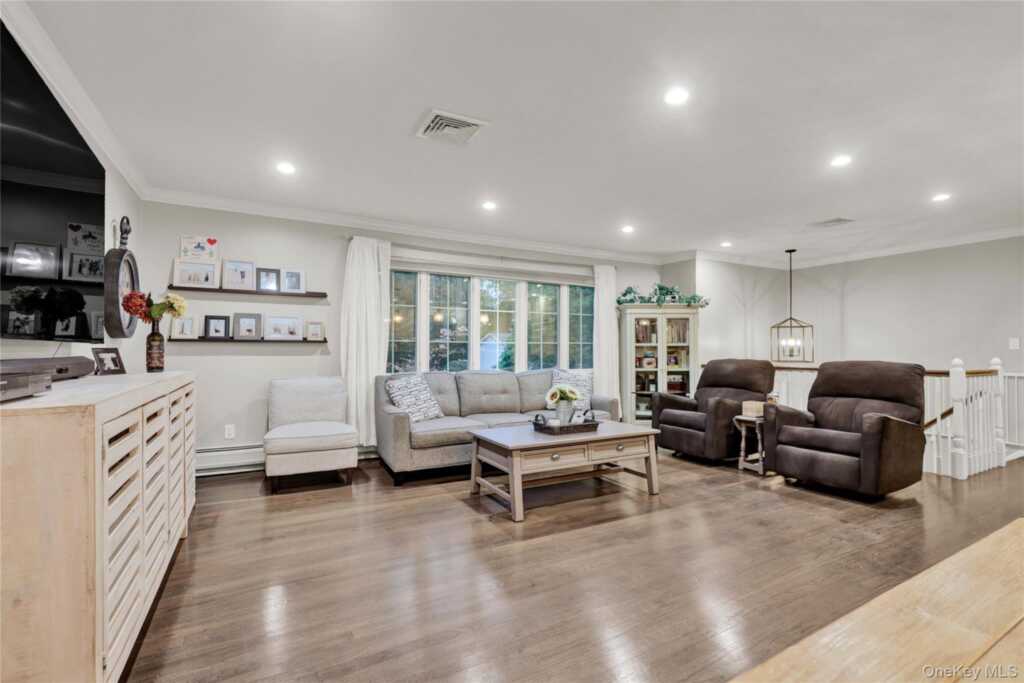 34 Strathmore Drive, New City, NY 10956 - Photo 8 of 47