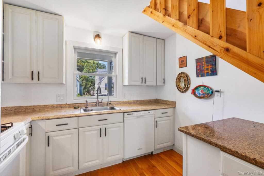 9 Willow Avenue, Nyack, NY 10960 - Photo 8 of 23