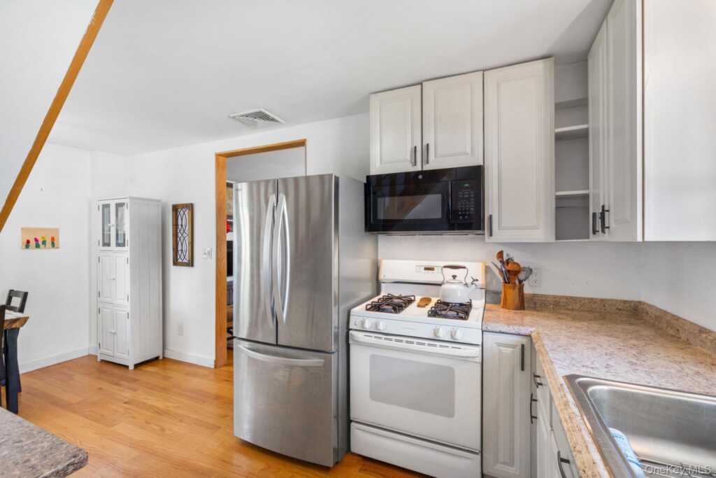 9 Willow Avenue, Nyack, NY 10960 - Photo 9 of 23