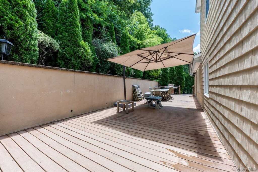 457 Pinebrook Boulevard, New Rochelle, NY 10804 - Photo 16 of 42
