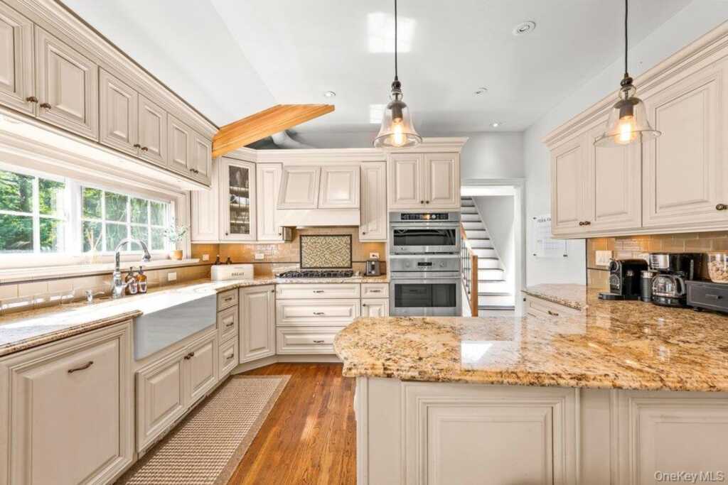 457 Pinebrook Boulevard, New Rochelle, NY 10804 - Photo 20 of 42