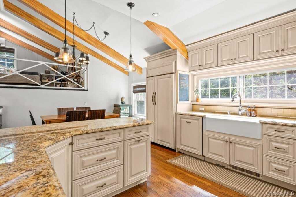 457 Pinebrook Boulevard, New Rochelle, NY 10804 - Photo 21 of 42