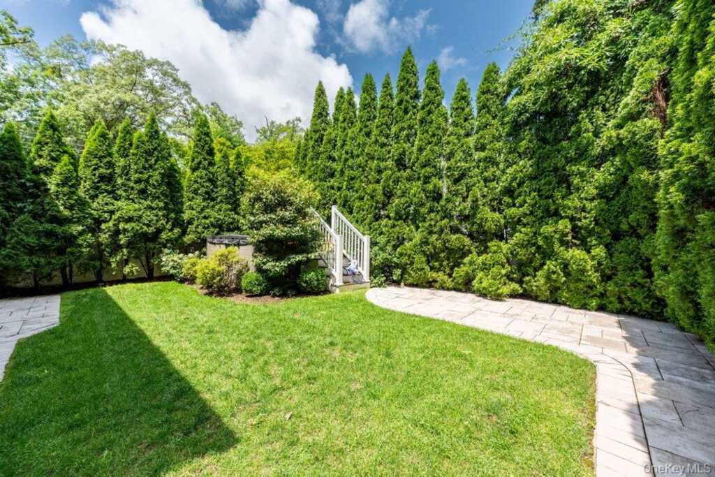 457 Pinebrook Boulevard, New Rochelle, NY 10804 - Photo 23 of 42