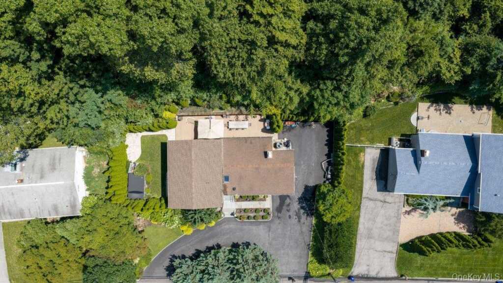 457 Pinebrook Boulevard, New Rochelle, NY 10804 - Photo 3 of 42