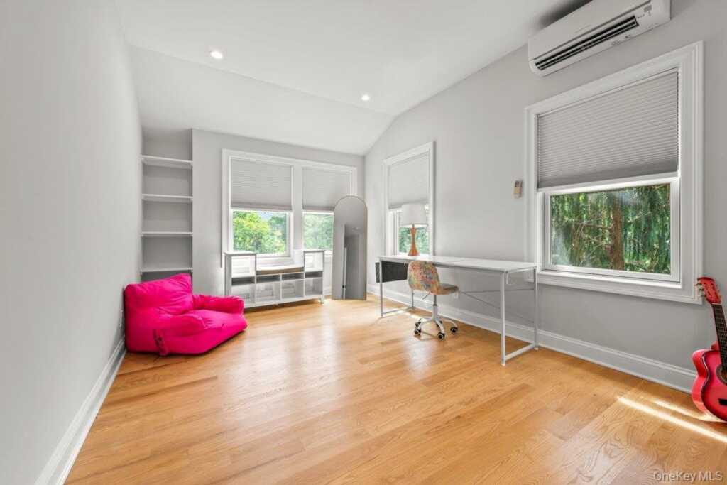 457 Pinebrook Boulevard, New Rochelle, NY 10804 - Photo 39 of 42