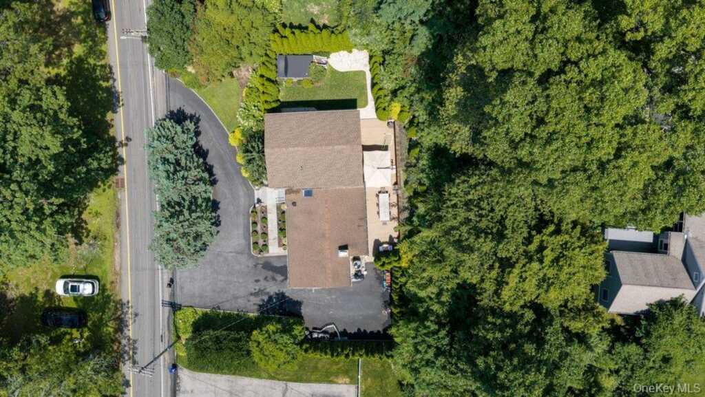 457 Pinebrook Boulevard, New Rochelle, NY 10804 - Photo 4 of 42